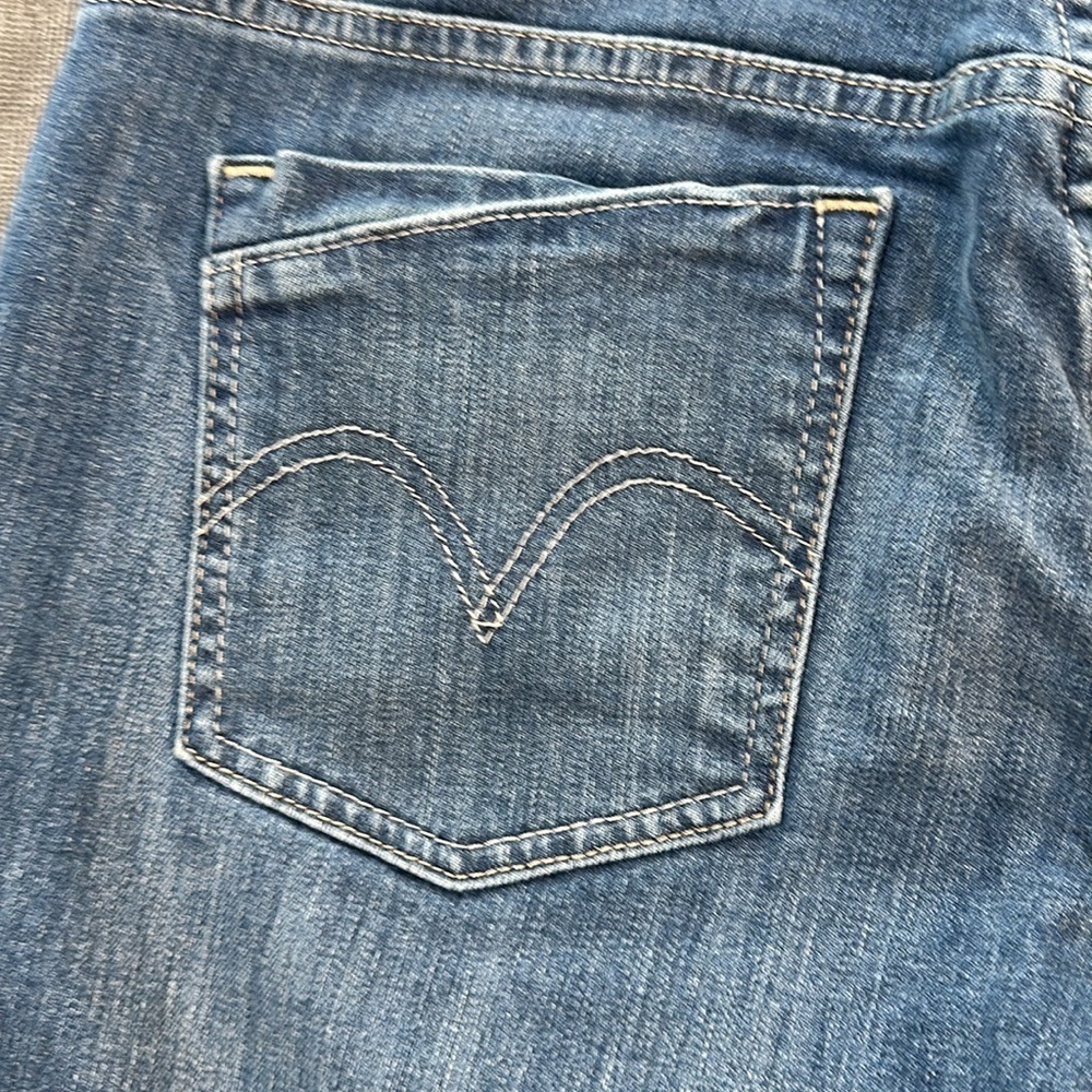Levi’s Women’s Crop Jeans Size 8 - Picture 3 of 10